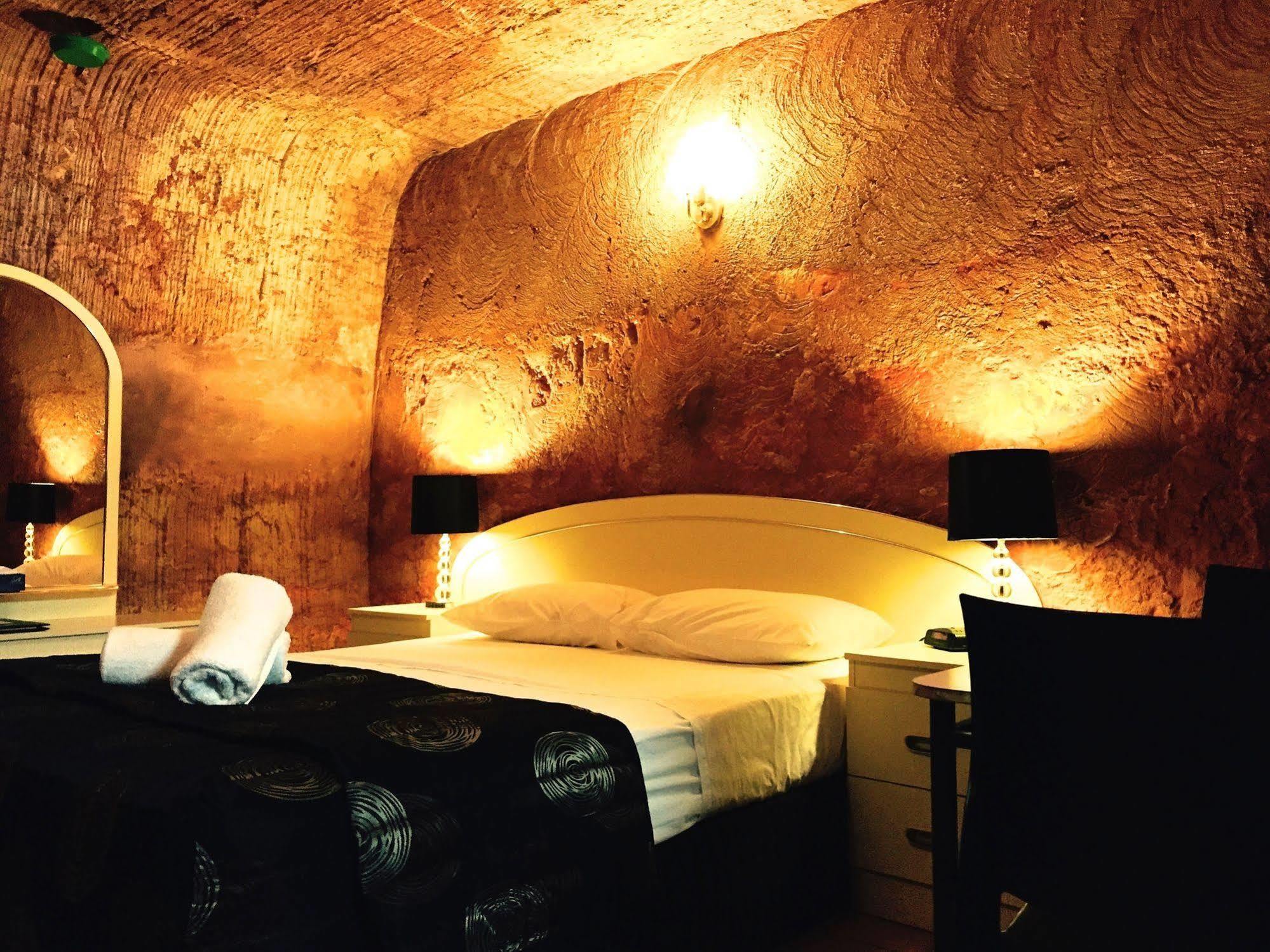 The Lookout Cave Underground Motel Coober Pedy Exterior photo